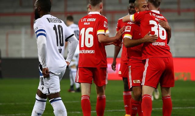  沙尔克04终迎久违胜利，德甲保级形势仍不容乐观