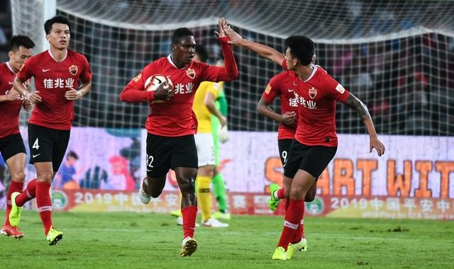  卡利亚里锋霸独中三元，助球队逃离降级区