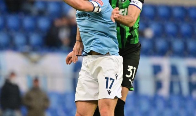  国际米兰后卫失误送礼萨索洛爆冷抢分成功  