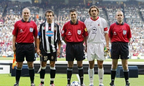  AC米兰主场溃败，球迷高呼教练下课  