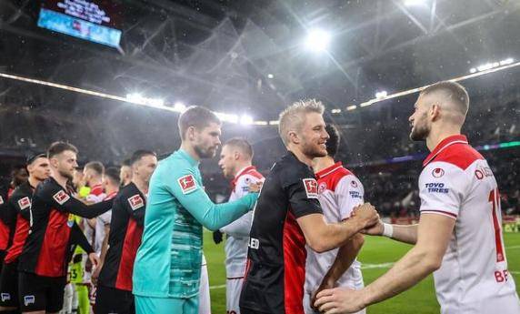  帕德博恩客场虫属性再现不敌弱旅尝败绩